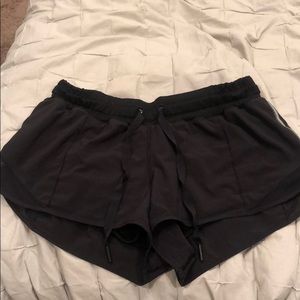 Black lululemon hotty hot shorts size 6
